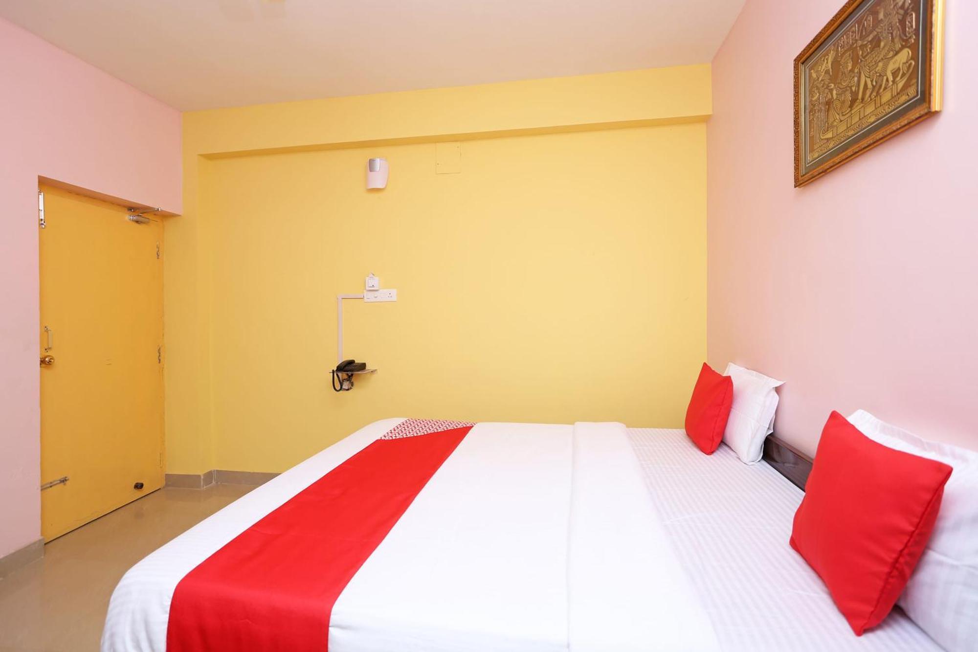 Hotel Grand Paradise Bhubaneswar Esterno foto